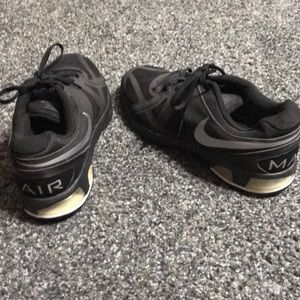 Nike Running Shoes (Men’s Size 7/Women’s Size 8.5)
